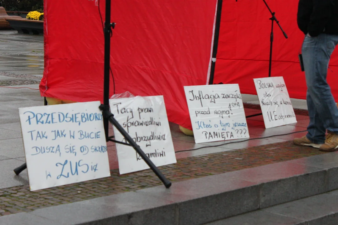 Protest przeciwko inflacji i drożyźnie na Rynku w Rzeszowie - 05.11.2022