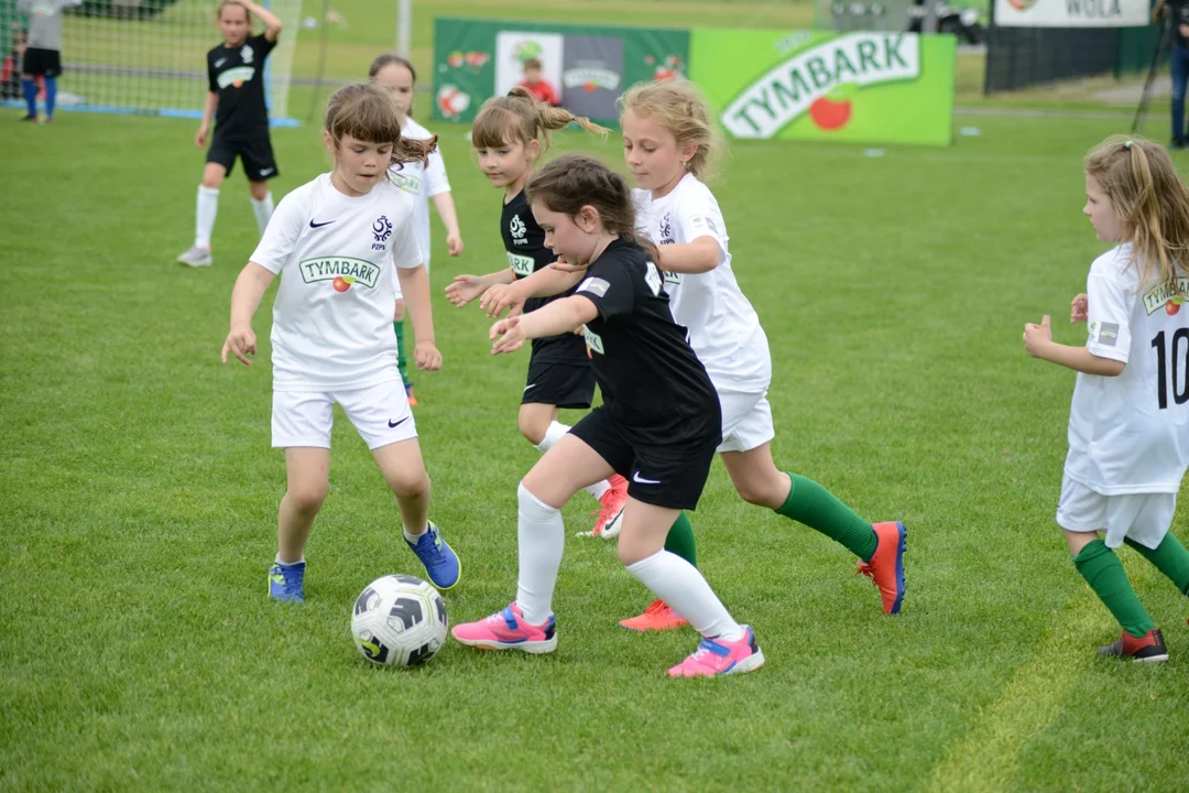 Finał Wojewódzkiego Turnieju "Z Podwórka na Stadion" o Puchar Tymbarku w Stalowej Woli. Ponad 1000 piłkarzy i piłkarek walczyło o bilety na PGE Narodowy [ZDJĘCIA, WYNIKI] - Zdjęcie główne