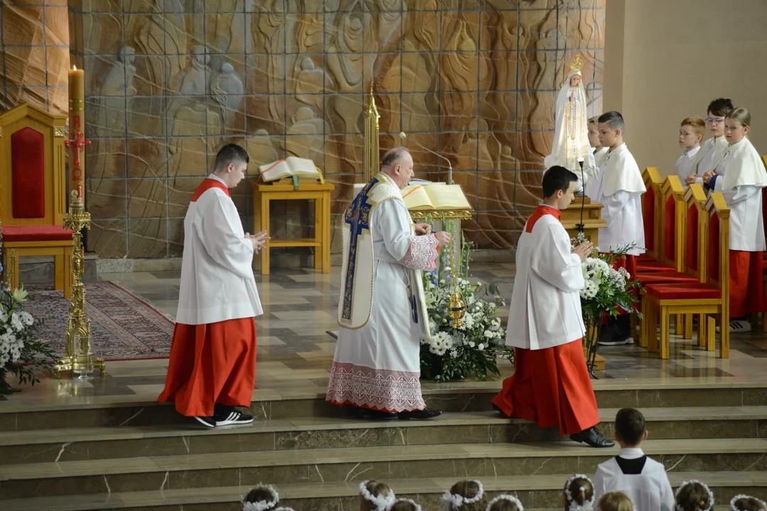Pierwsza Komunia Święta dzieci ze Szkoły Podstawowej numer 10 w Tarnobrzegu. Parafia Matki Bożej Nieustającej Pomocy