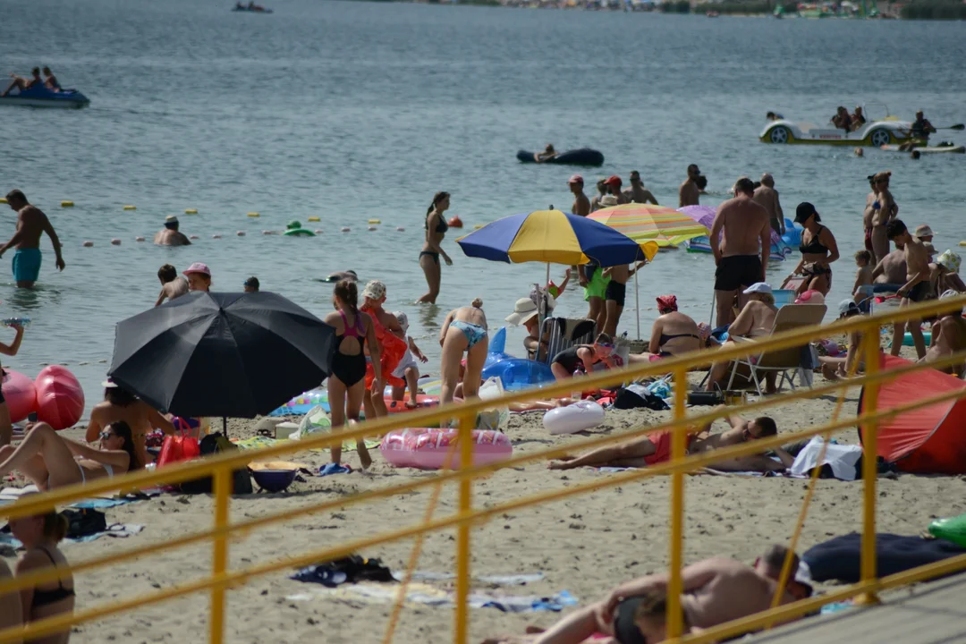 Tłumy nad Jeziorem Tarnobrzeskim - zobacz zdjęcia z sobotniego plażowania