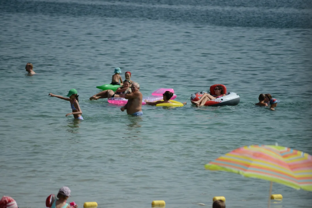 Tłumy nad Jeziorem Tarnobrzeskim - zobacz zdjęcia z sobotniego plażowania