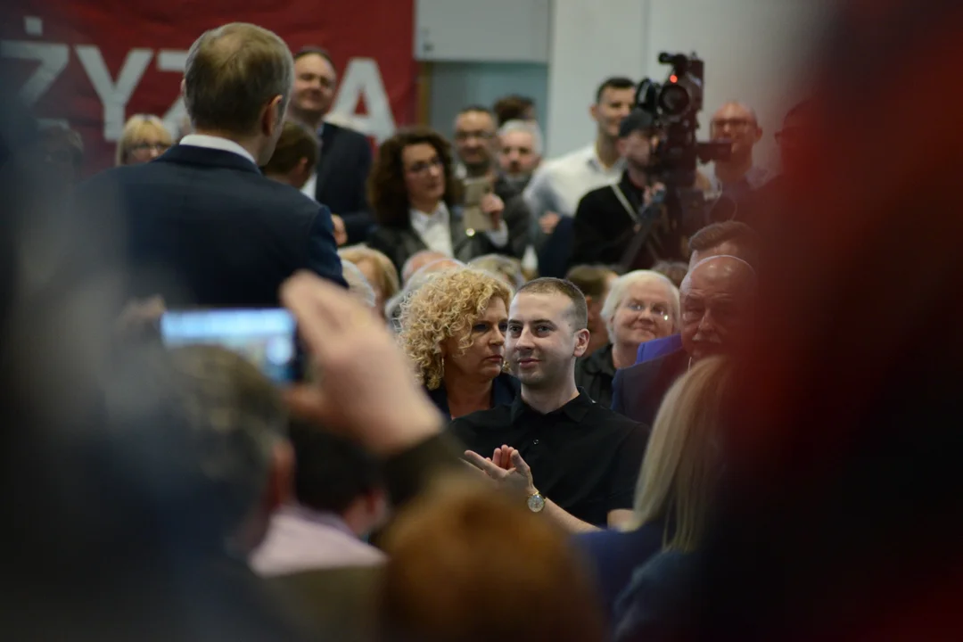 Donald Tusk w Tarnobrzegu. Tłumy mieszkańców na spotkaniu