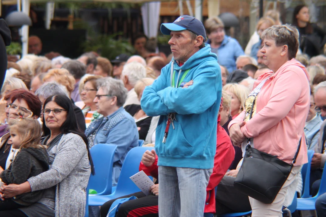 Seniorzy otrzymali klucze do miasta. Koncert Eleni rozpoczął Senioralia 2022