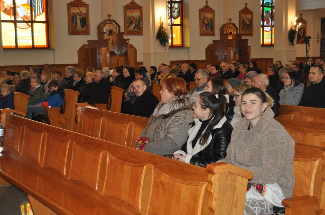 Koncert Kolęd Orkiestry Dętej Dobrynin wraz z solistami w kościele w św Marka w Rzochowie.