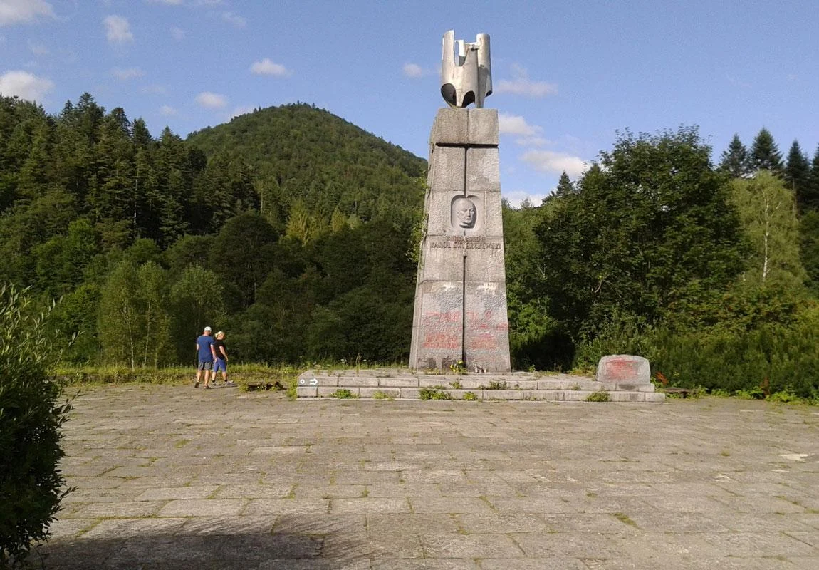 Pomnik generała Karola Świerczewskiego
