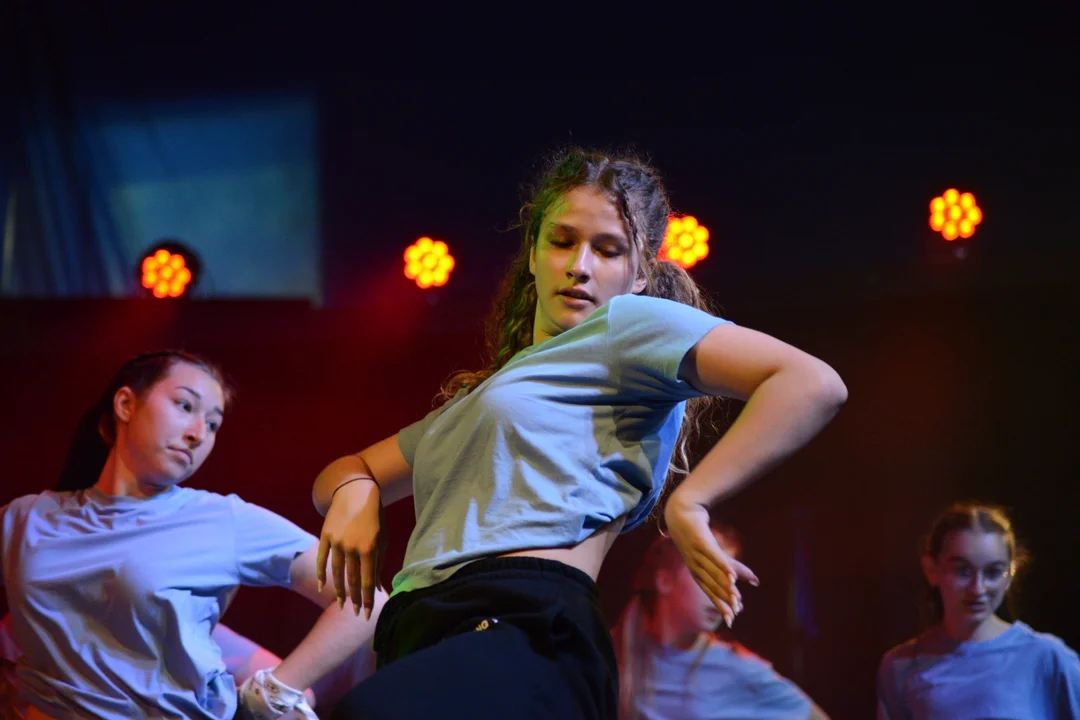 Życzenia dla mam, zabawa dzieci. Udany Piknik Rodzinny Studia Tańca i Ruchu FRAM w Tarnobrzegu [ ZDJĘCIA] - Zdjęcie główne