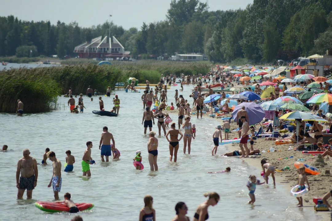 Tłumy nad Jeziorem Tarnobrzeskim - zobacz zdjęcia z sobotniego plażowania