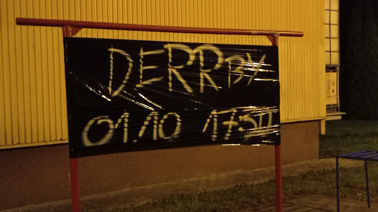 Kibice Stali i Resovii mobilizują się na derby. Mnóstwo plakatów i opraw na ulicach miasta [ZDJĘCIA]