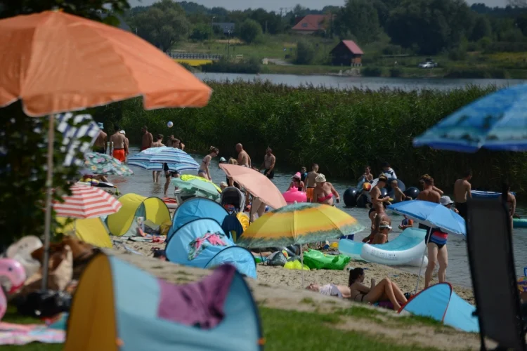 Jezioro Tarnobrzeskie w niedzielne południe