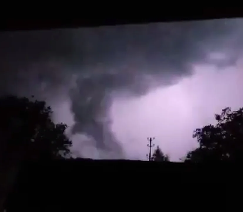 Burza szalała na Podkarpaciu! Mnóstwo interwencji strażaków. Jest doniesienie o możliwym pojawieniu się trąby powietrznej w okolicach Leżajska i Przeworska! [ZDJĘCIA, WIDEO] - Zdjęcie główne