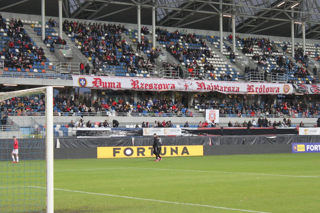 RESOVIA POKONAŁA CRACOVIĘ! Grad goli w Pucharze Polski