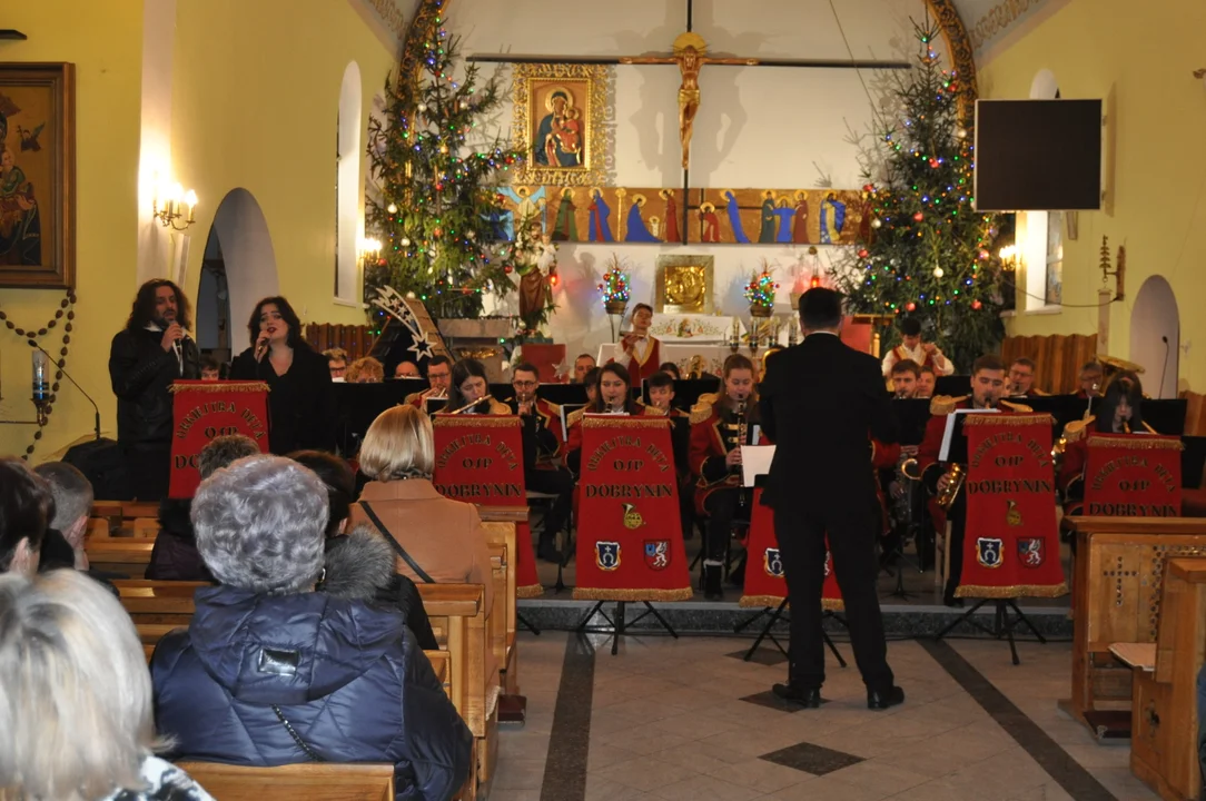 Koncert kolęd Orkiestry Dętej Dobrynin w kościele w Dobryninie