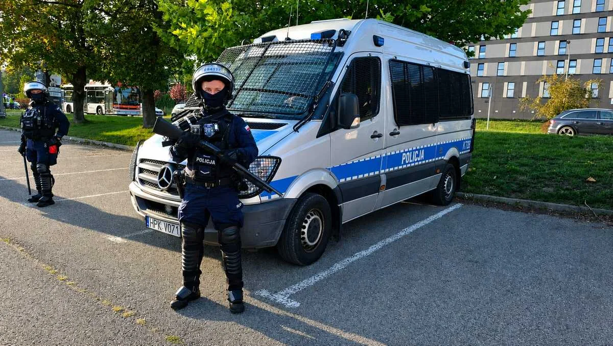 Policjanci zabezpieczali mecz Stali Rzeszów z Ruchem Chorzów