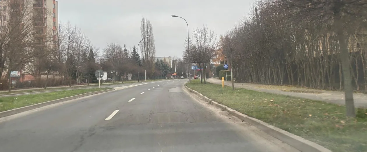 Nierówności na alei Niepodległości w Rzeszowie