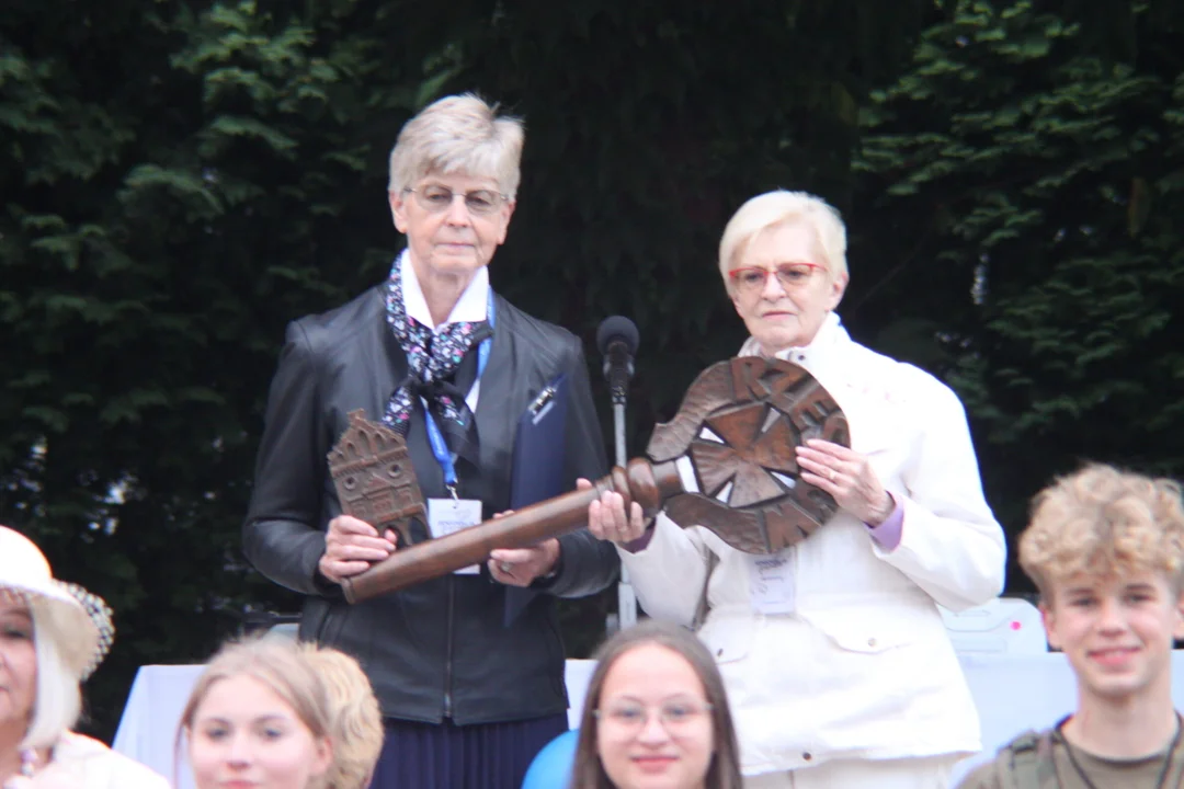 Korowód seniorów i potańcówka miejska w Parku Jedności Polonii z Macierzą