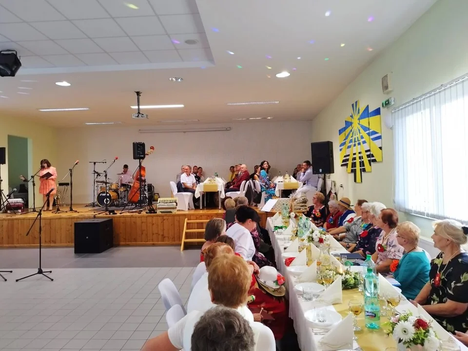 Seniorzy z Tokarni zaprezentowali swoje możliwości artystyczne w Holcikovce na Słowacji
