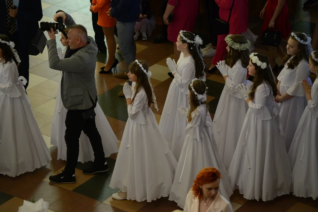 Pierwsza Komunia Święta dzieci ze Szkoły Podstawowej numer 10 w Tarnobrzegu. Parafia Matki Bożej Nieustającej Pomocy