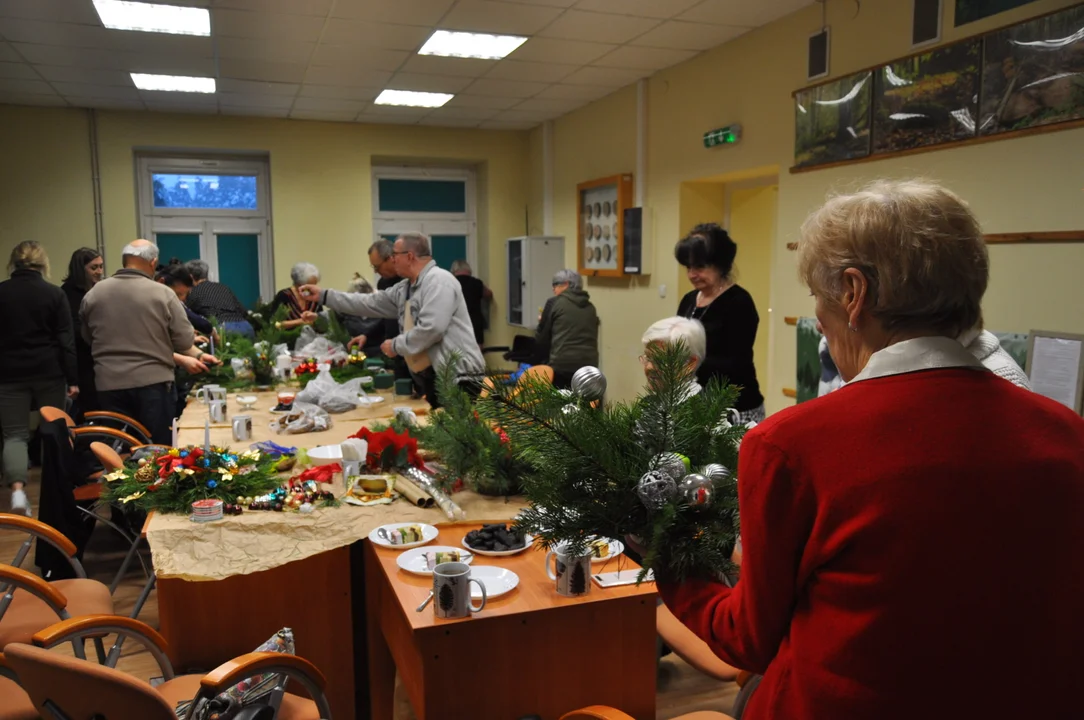 Klub Seniora ,, Natura" pod okiem pani Elizy tworzy własne arcydzieła