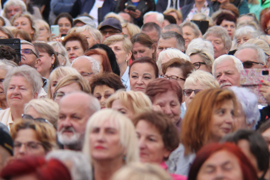 Seniorzy otrzymali klucze do miasta. Koncert Eleni rozpoczął Senioralia 2022