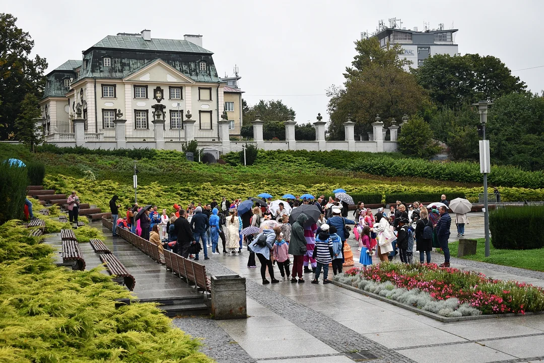 13. Festiwal Teatrów Ożywionej Formy MASKARADA 2023 - Parada stworów i cudaków ulicami miasta Rzeszowa