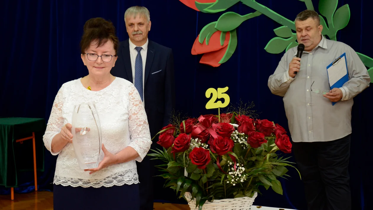 Szkoła Podstawowa w Kupnie świętowała Dzień Edukacji Narodowej. Nauczyciele i pracownicy z nagrodami [ZDJĘCIA] - Zdjęcie główne
