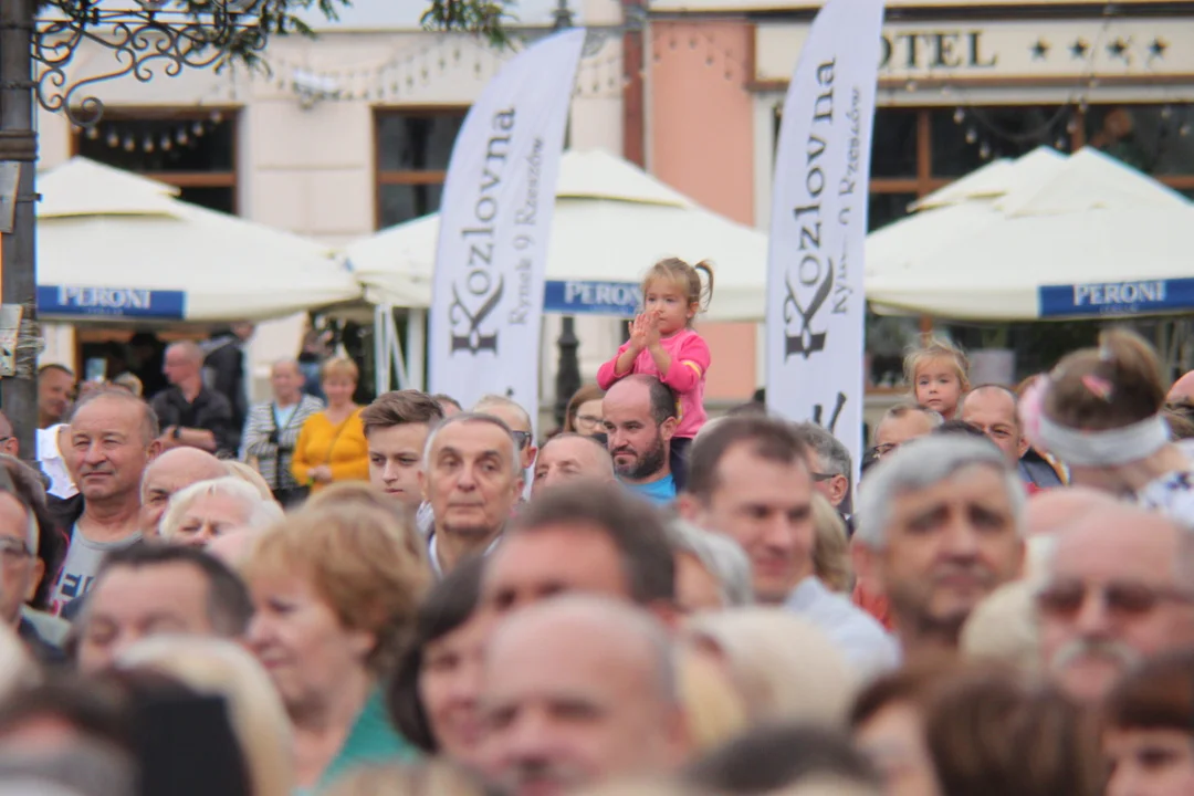 Seniorzy otrzymali klucze do miasta. Koncert Eleni rozpoczął Senioralia 2022