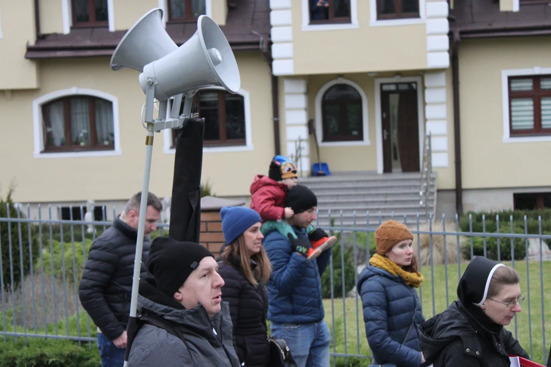 Orszak Trzech Króli w Rzeszowie. Kolęda pokoju z Zalesia do Katedry Rzeszowskiej