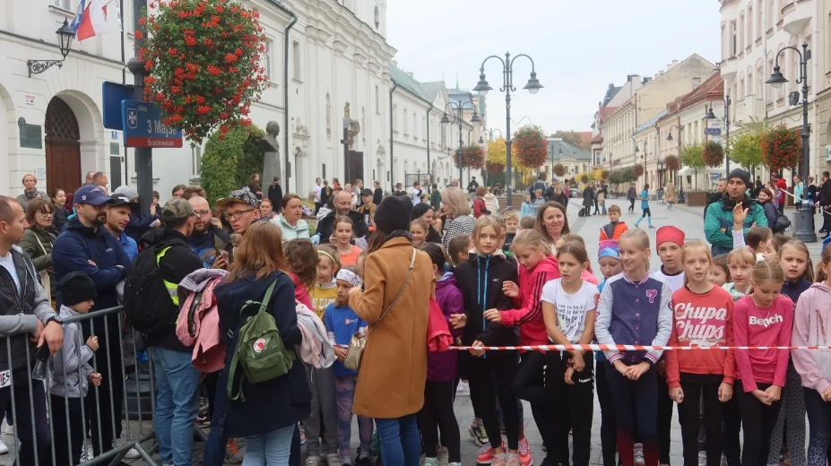 Biegi młodzieżowe 2022 w Rzeszowie. Mnóstwo uczestników [ZDJĘCIA, WIDEO]