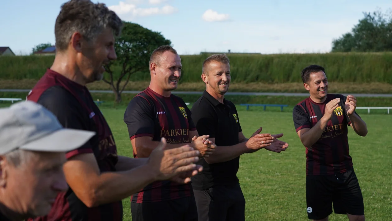 LKS Wisła Gliny Małe awansuje do A klasy! Rozbili LKS Dębiaki 9:2 i świętują historyczny sukces