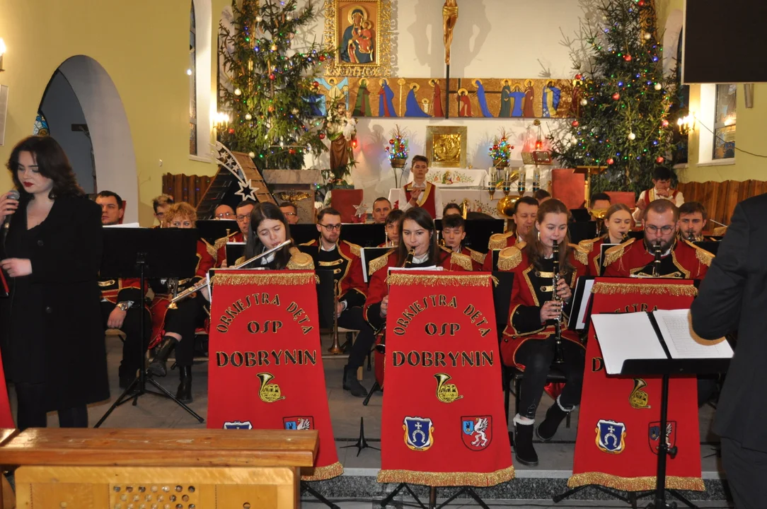 Koncert kolęd Orkiestry Dętej Dobrynin w kościele w Dobryninie