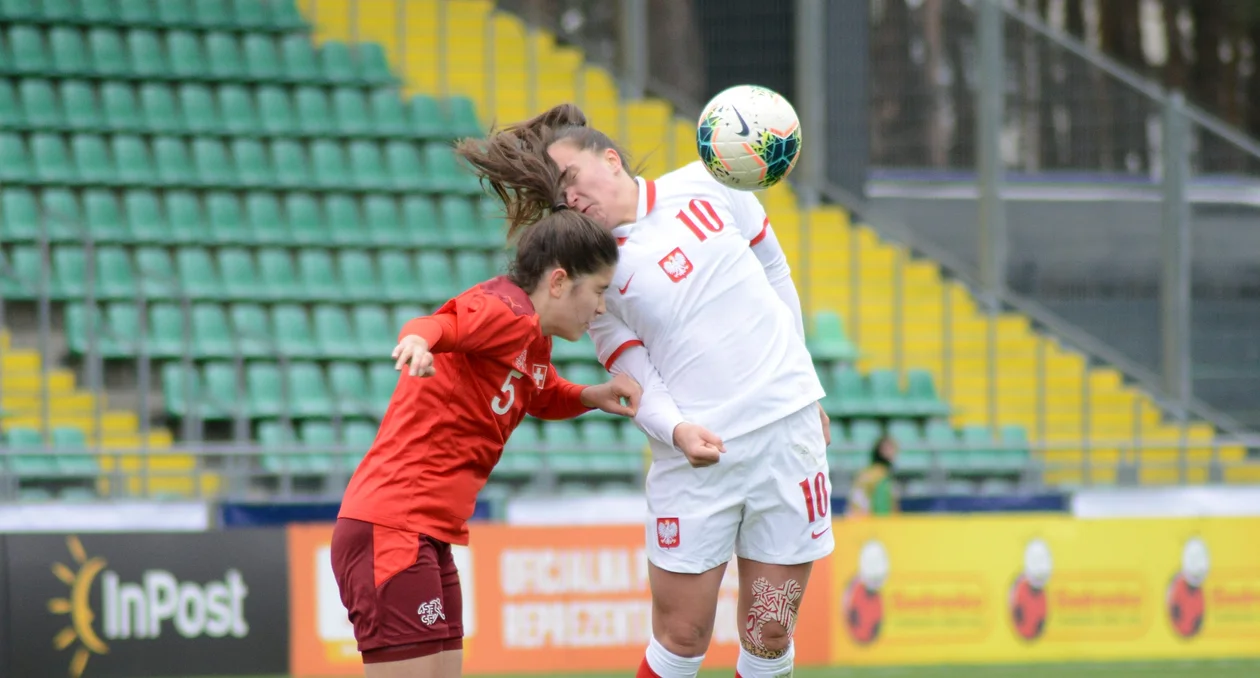 Turniej eliminacyjny Euro U-19 kobiet: Polska zremisowała ze Szwajcarią. Ambitna walka piłkarek i kibice na trybunach Podkarpackiego Centrum Piłki Nożnej w Stalowej Woli [ZDJĘCIA] - Zdjęcie główne