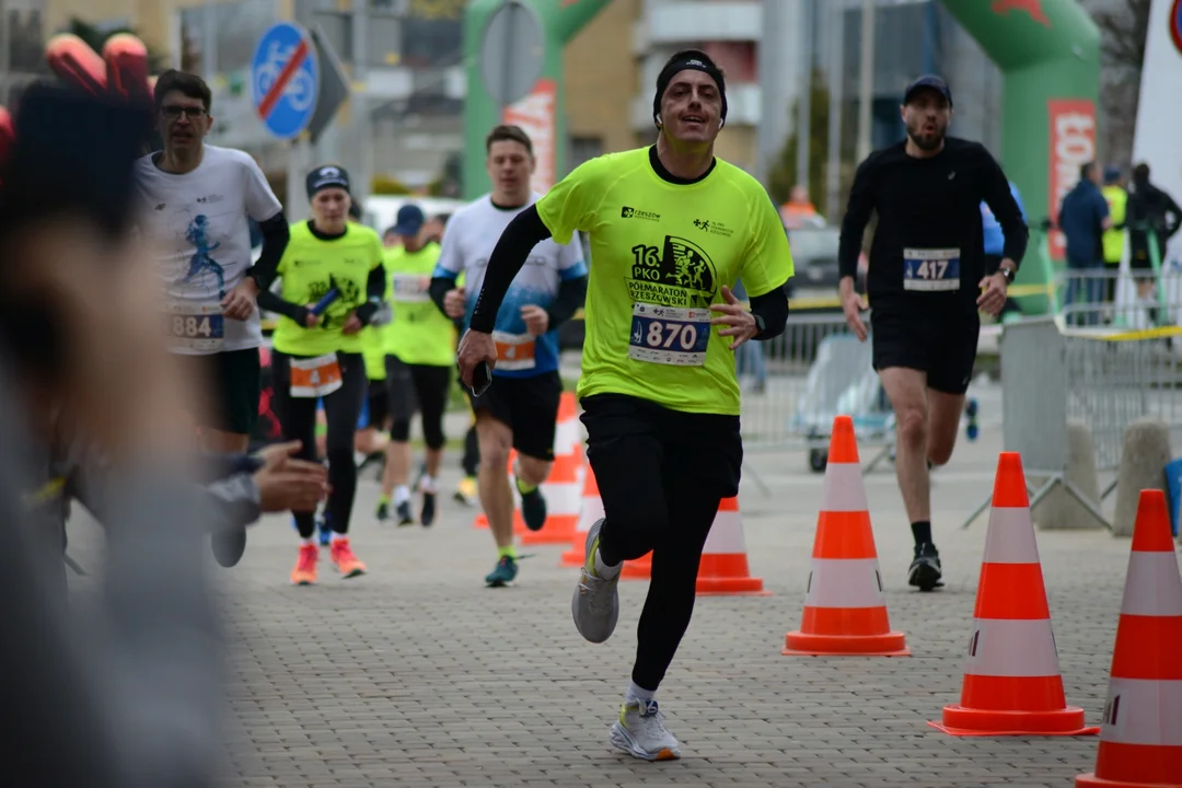 16. PKO Półmaraton Rzeszowski oraz 8. PKO Sztafeta Półmaratońska w Rzeszowie - dużo zdjęć z trasy i mety