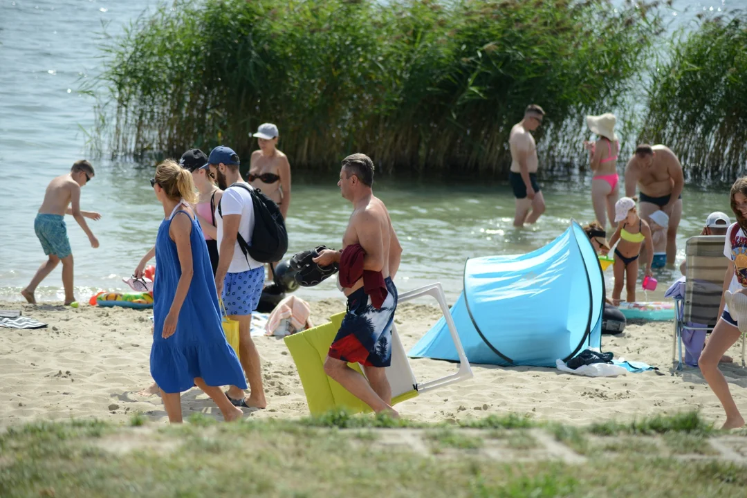 Tłumy nad Jeziorem Tarnobrzeskim - zobacz zdjęcia z sobotniego plażowania