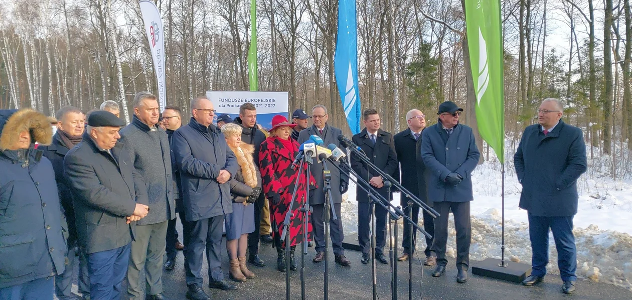 Uroczyste otwarcie odcinka drogi wojewódzkiej nr 984 Piątkowiec- Rzędzianowice