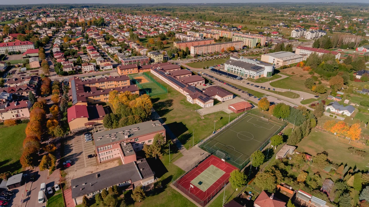 Szkoły średnie w Kolbuszowej i Weryni z lotu ptaka