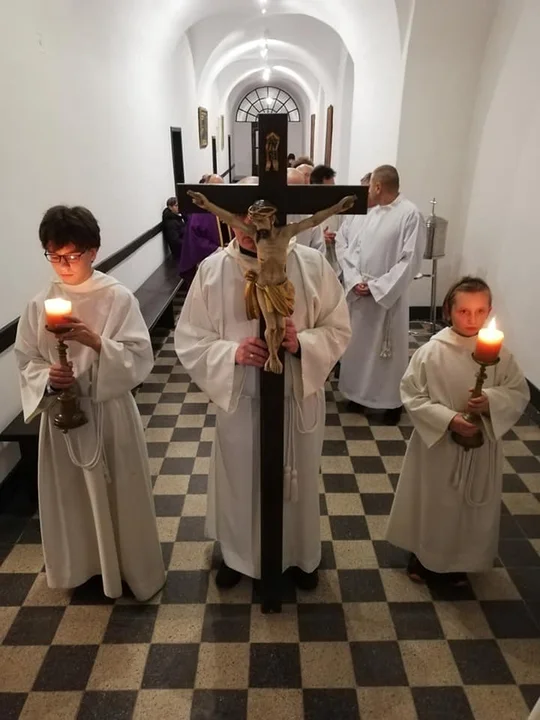 Obrzęd ustanowienia pięciu nadzwyczajnych szafarzy Komunii św. w Tarnobrzegu