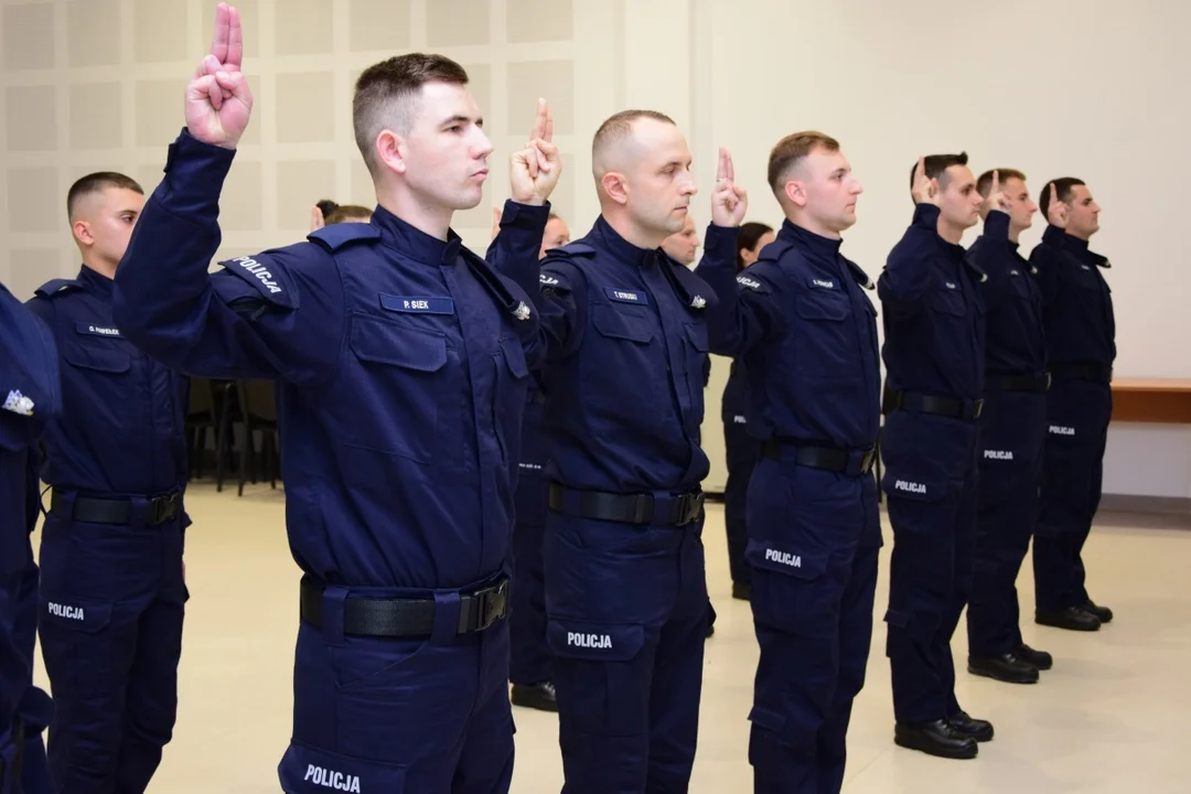 Nowi policjanci trafią do Komendy Powiatowej Policji w Mielcu [ZDJĘCIA] - Zdjęcie główne