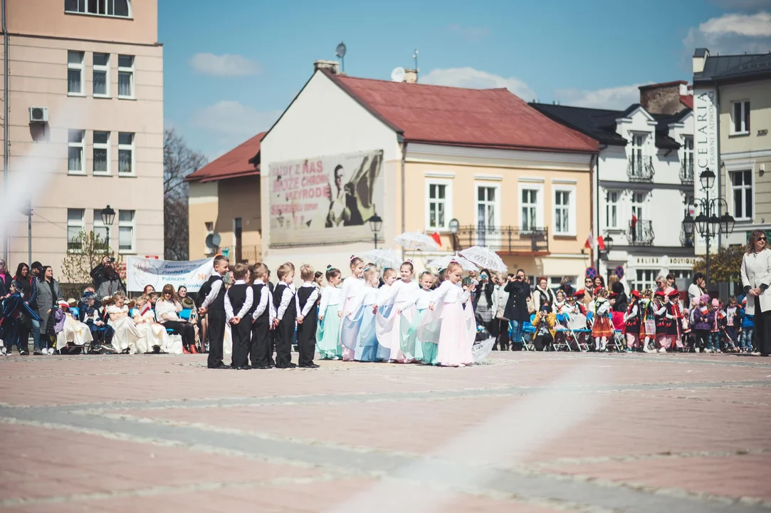 Przedszkolaki z Biało-Czerwoną