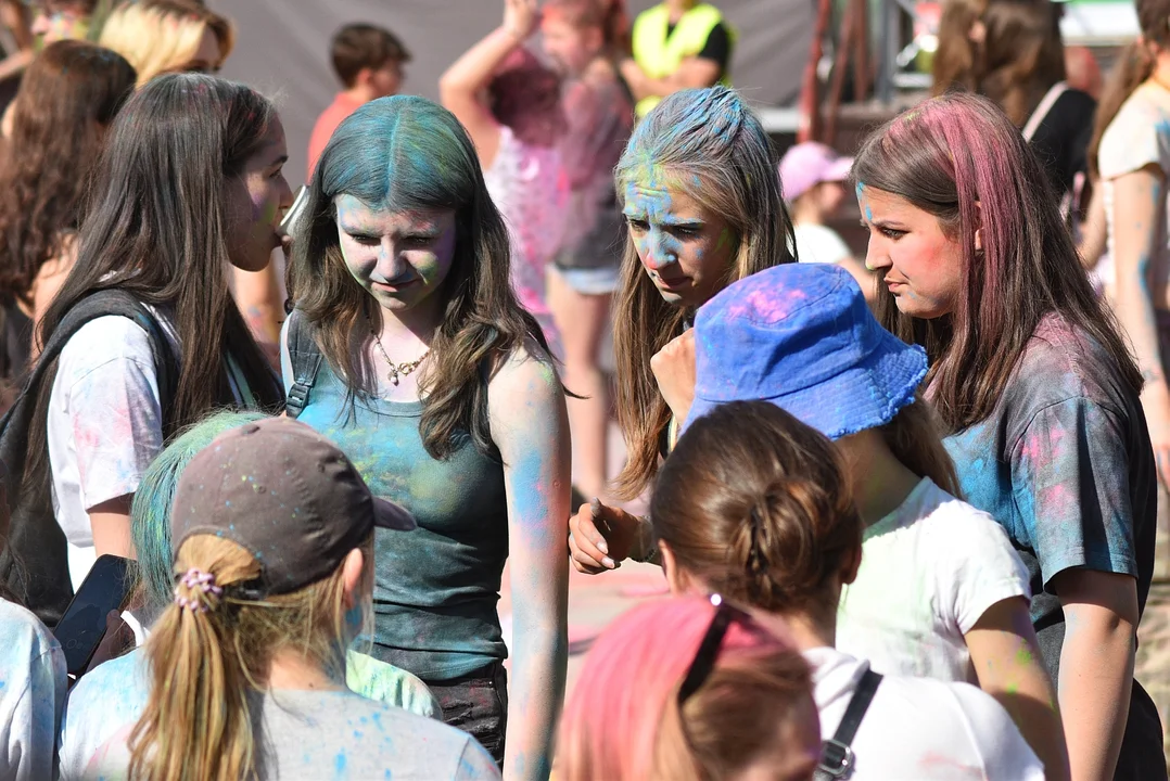 Holi - Święto Kolorów w Rzeszowie na Bulwarach nad Wisłokiem z okazji Dnia Dziecka