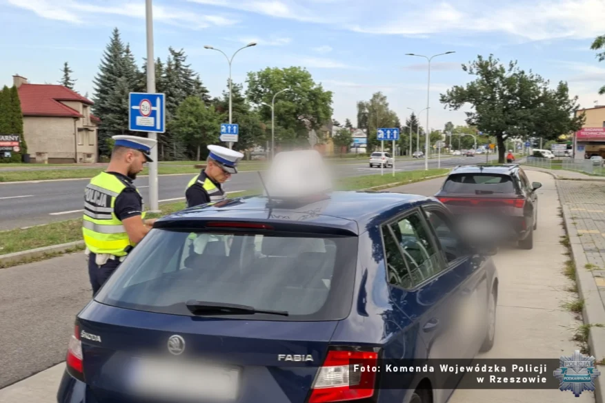 Policjanci kontrolowali przewozy osób „na aplikację” w Rzeszowie