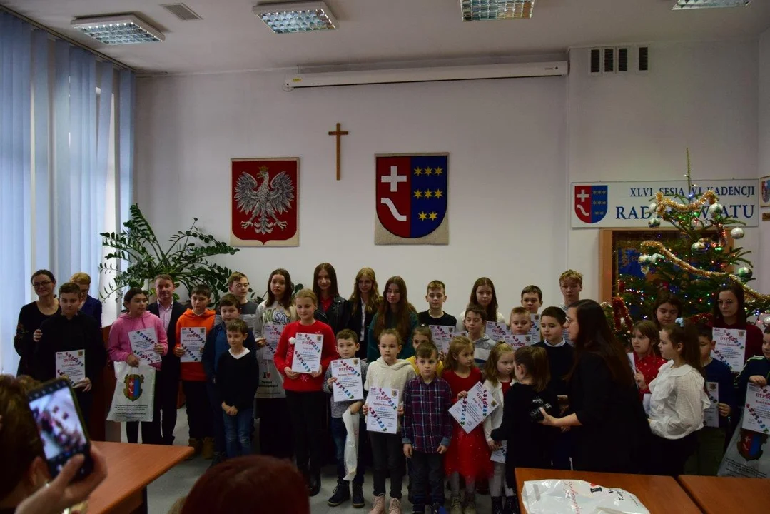Uczniowie nagrodzeni w konkursie na ludowe ozdoby bożonarodzeniowe