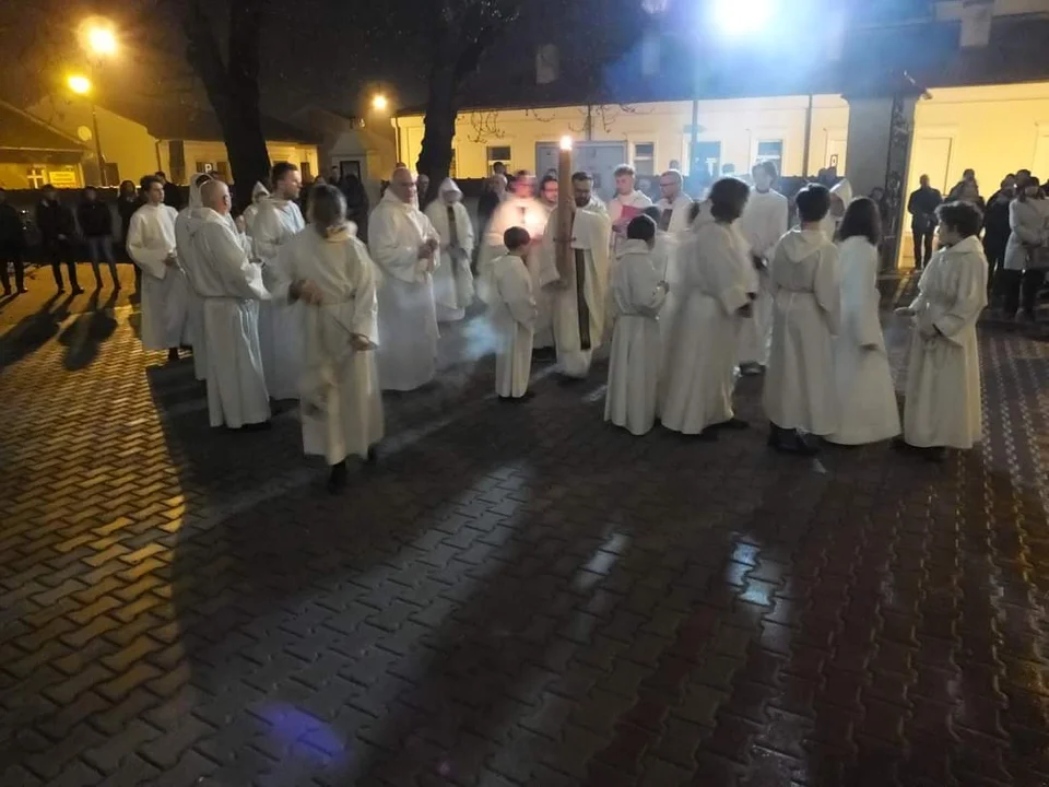 Liturgia Wigilii Paschalnej w Tarnobrzegu
