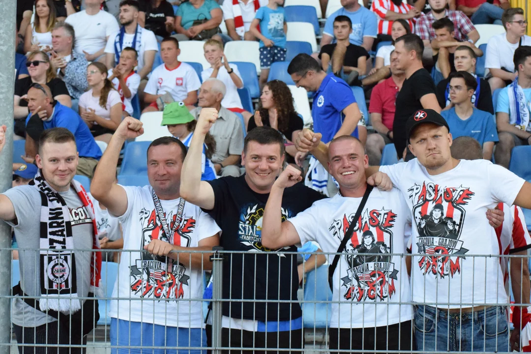 Pełny stadion na Solskiego