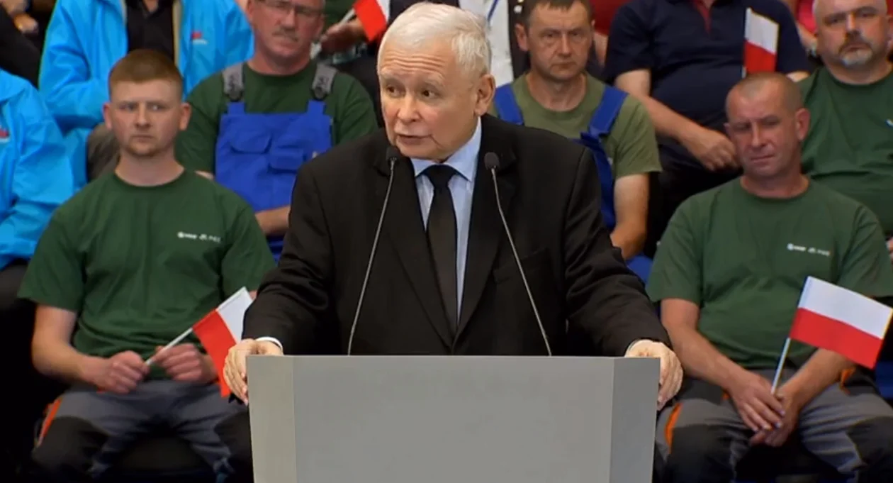 Będą podwyżki dla pracowników sfery budżetowej. Lider Prawa i Sprawiedliwości Jarosław Kaczyński: - Potrzebujemy Huty Stalowa Wola, bo musimy się zbroić [ZDJĘCIA, WIDEO] - Zdjęcie główne
