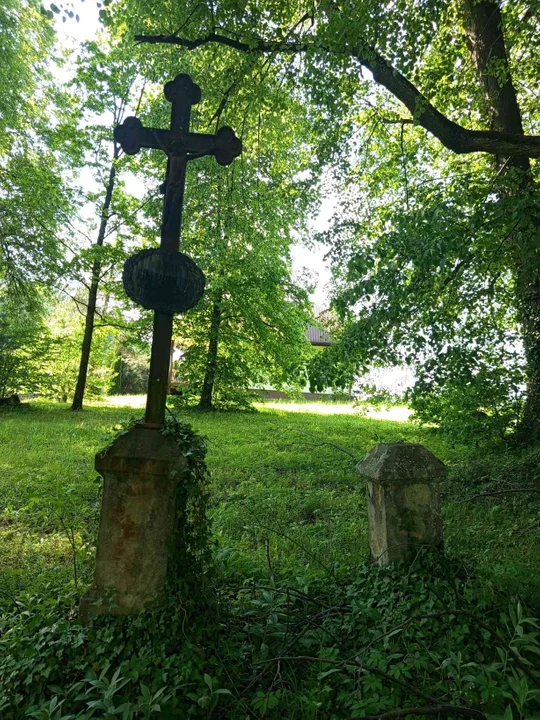 Krzyż na dawnym cmentarzu
