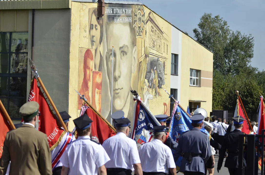 Uroczystości przy muralu Janka Bytnara w Kolbuszowej. Ślad historii na ścianie liceum [ZDJĘCIA] - Zdjęcie główne