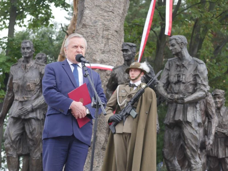 Odsłonięcie pomnika w Mielcu