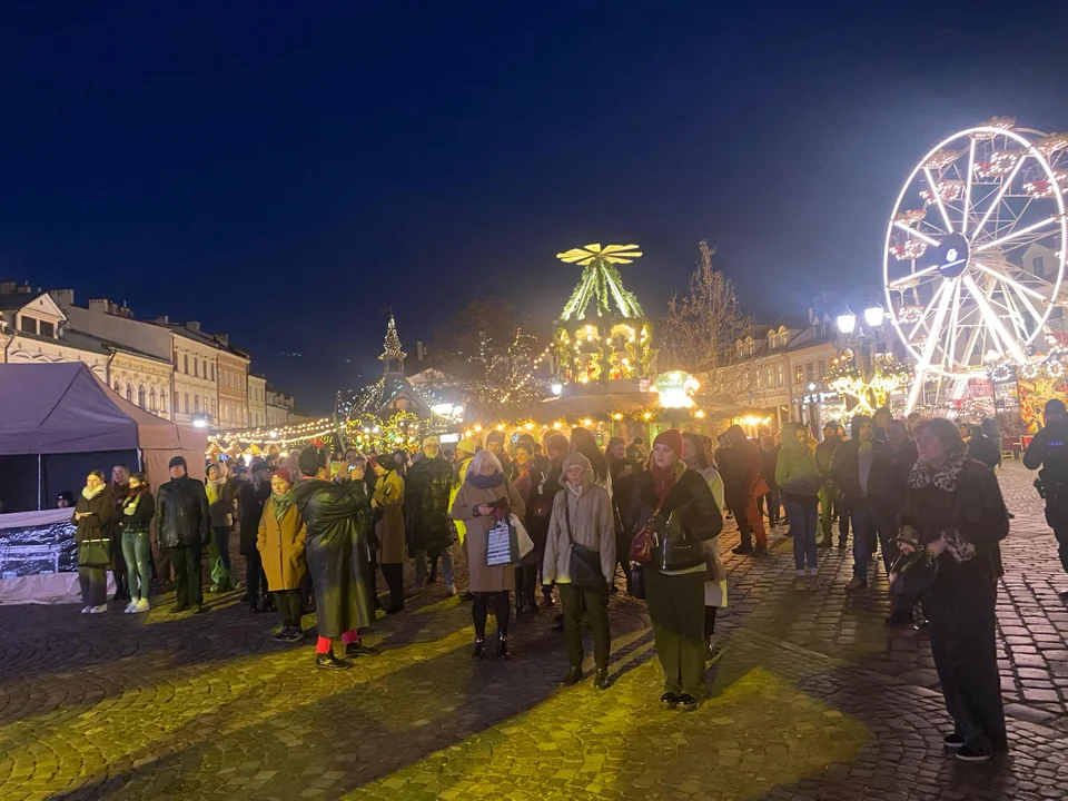 Świąteczna atmosfera i wspólny opłatek. Piękne chwile na rzeszowskim Rynku