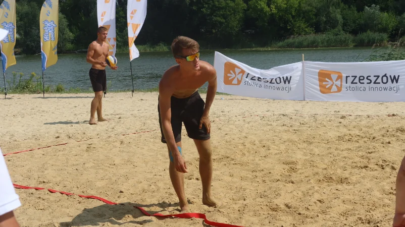 Turniej siatkówki plażowej na rzeszowskiej Żwirowni