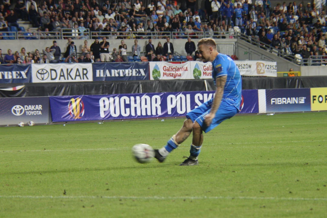 Puchar Polski: Zdecydowały karne. Stal Rzeszów przegrywa w Pucharze Polski z ekstraklasową Koroną Kielce (3-3, 7-8 rz.k)